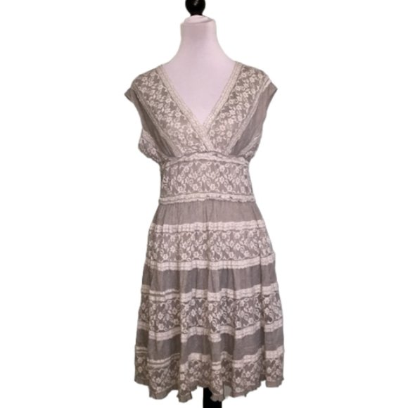Max Studio Dresses & Skirts - Max Studio Lace V-Neck Dress Women's M
